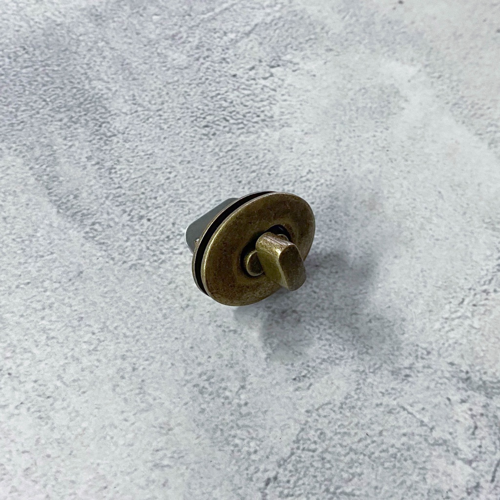 Craft Oval Twist Lock Button